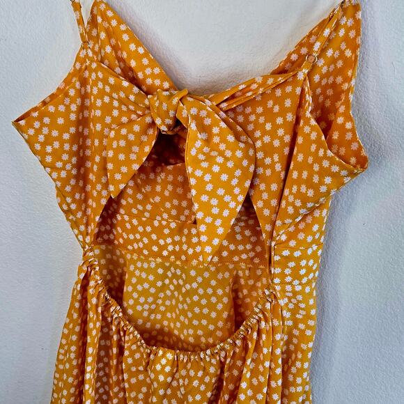 Size L – Yellow & White Floral Keyhole Mini Dress - Picture 3 of 4